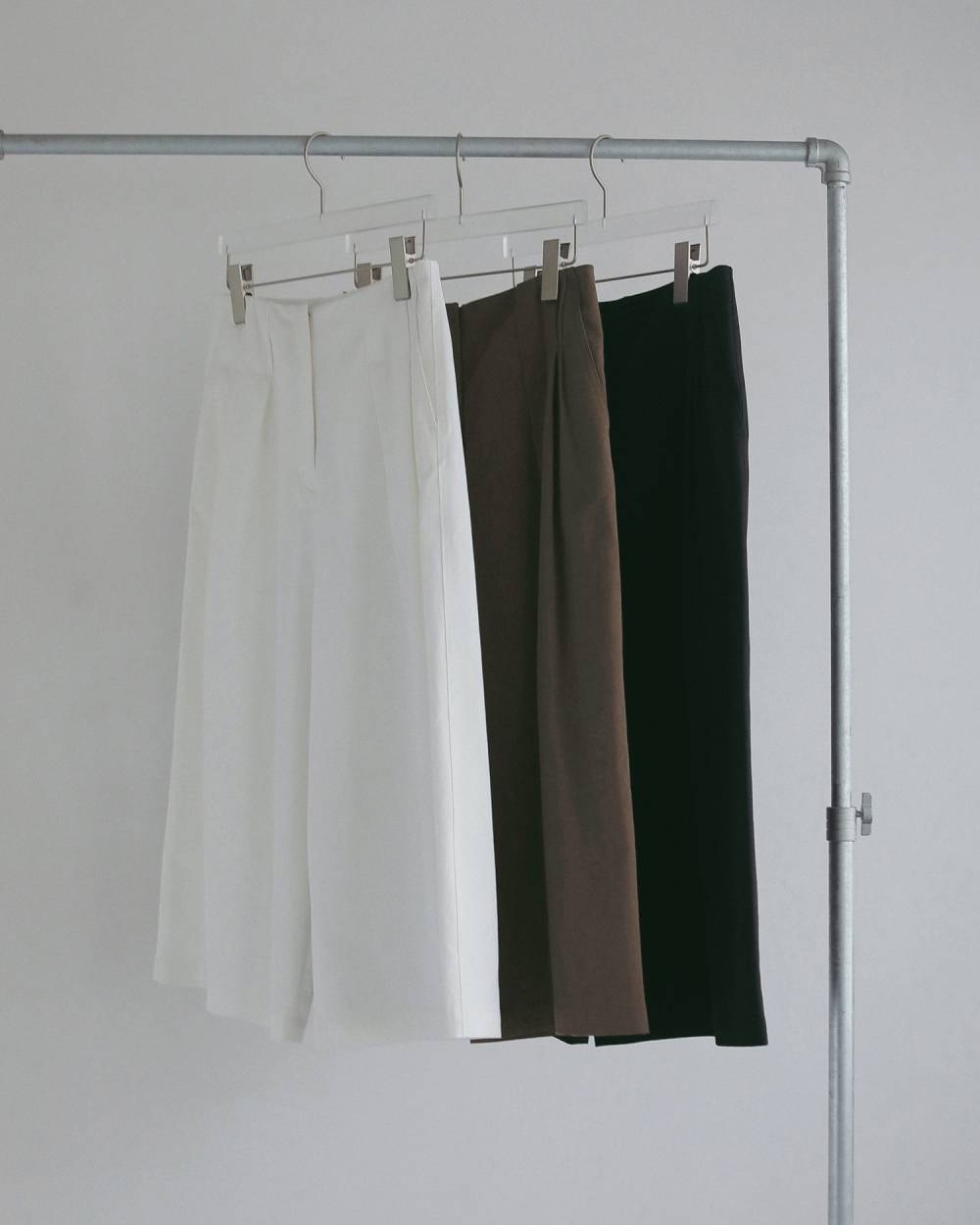 Tuck Bermuda Pants Tuck Bermuda Pants,タック バミューダ パンツ,62710705,ボトム,パンツ,バミューダパンツ,ànuke,アンヌーク,lifes,ライフズ,27ss