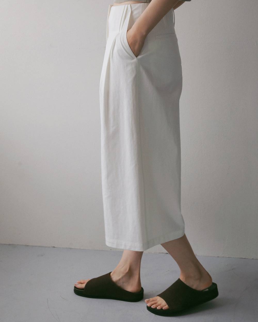 Tuck Bermuda Pants Tuck Bermuda Pants,タック バミューダ パンツ,62710705,ボトム,パンツ,バミューダパンツ,ànuke,アンヌーク,lifes,ライフズ,27ss