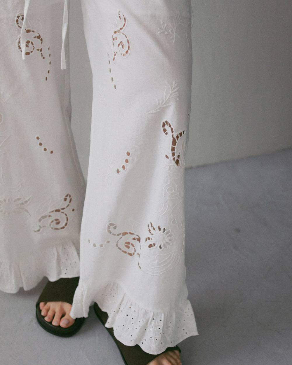 Cutwork Lace Pants Cutwork Lace Pants,カットワーク レース パンツ,62710707,ボトム,パンツ,インド製,レース,刺繍,ワイドパンツ,ànuke,アンヌーク,lifes,ライフズ,27ss