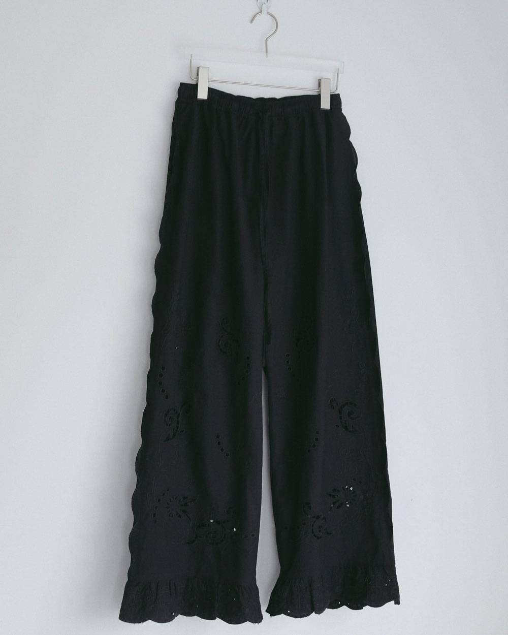 Cutwork Lace Pants Cutwork Lace Pants,カットワーク レース パンツ,62710707,ボトム,パンツ,インド製,レース,刺繍,ワイドパンツ,ànuke,アンヌーク,lifes,ライフズ,27ss