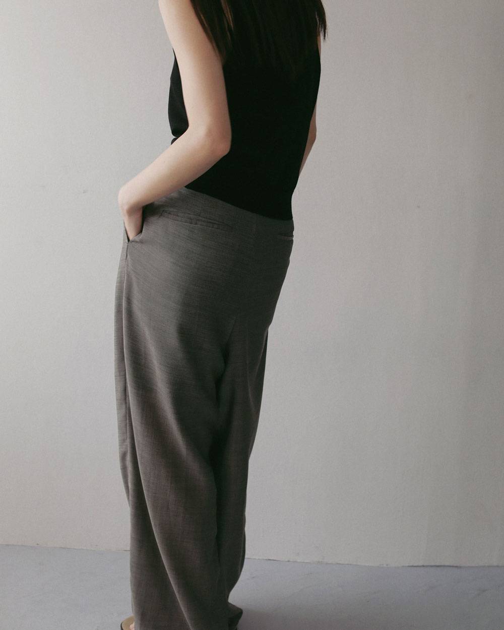 Woolchambray Tuck Pants Woolchambray Tuck Pants,ウールシャンブレー タック パンツ,62710717,ボトム,パンツ,ワイドパンツ,ウール,ànuke,アンヌーク,lifes,ライフズ,27ss