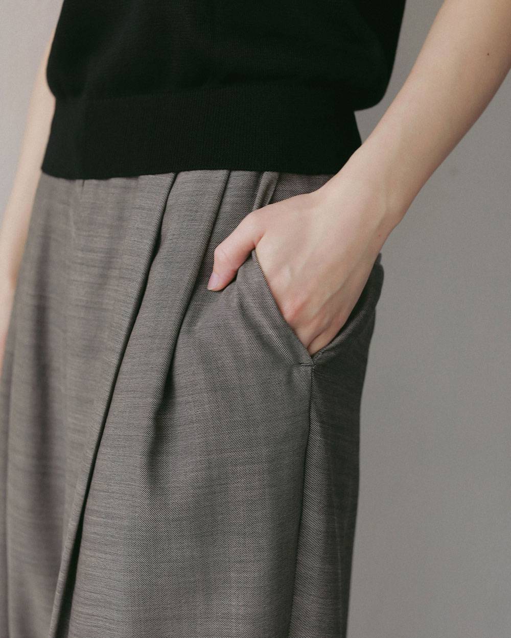 Woolchambray Tuck Pants Woolchambray Tuck Pants,ウールシャンブレー タック パンツ,62710717,ボトム,パンツ,ワイドパンツ,ウール,ànuke,アンヌーク,lifes,ライフズ,27ss