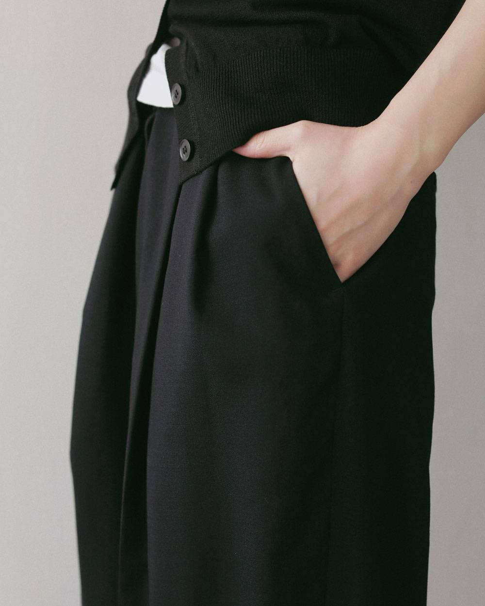Woolchambray Tuck Pants Woolchambray Tuck Pants,ウールシャンブレー タック パンツ,62710717,ボトム,パンツ,ワイドパンツ,ウール,ànuke,アンヌーク,lifes,ライフズ,27ss