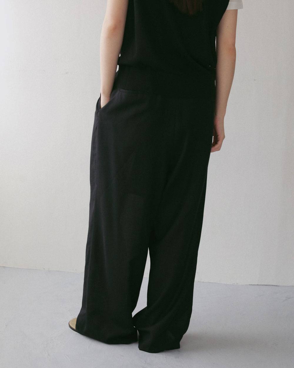 Woolchambray Tuck Pants Woolchambray Tuck Pants,ウールシャンブレー タック パンツ,62710717,ボトム,パンツ,ワイドパンツ,ウール,ànuke,アンヌーク,lifes,ライフズ,27ss