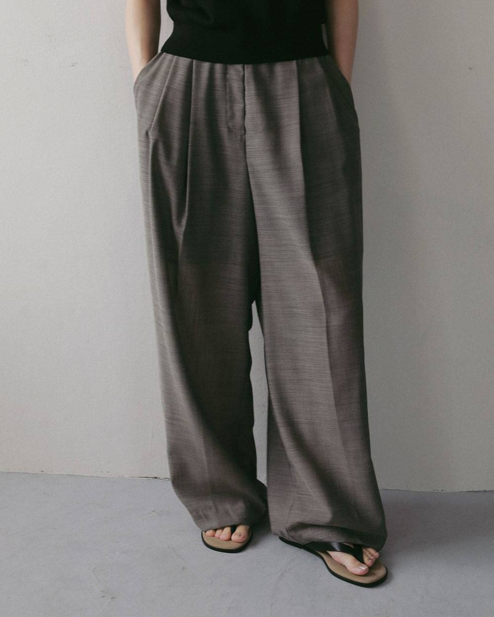 Woolchambray Tuck Pants Woolchambray Tuck Pants,ウールシャンブレー タック パンツ,62710717,ボトム,パンツ,ワイドパンツ,ウール,ànuke,アンヌーク,lifes,ライフズ,27ss
