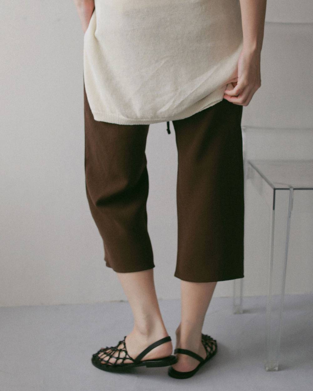 Back Satin Capripants Back Satin Capripants(バック サテン カプリパンツ)です。62710718,ボトム,パンツ,ànuke,アンヌーク,lifes,ライフズ,27ss
