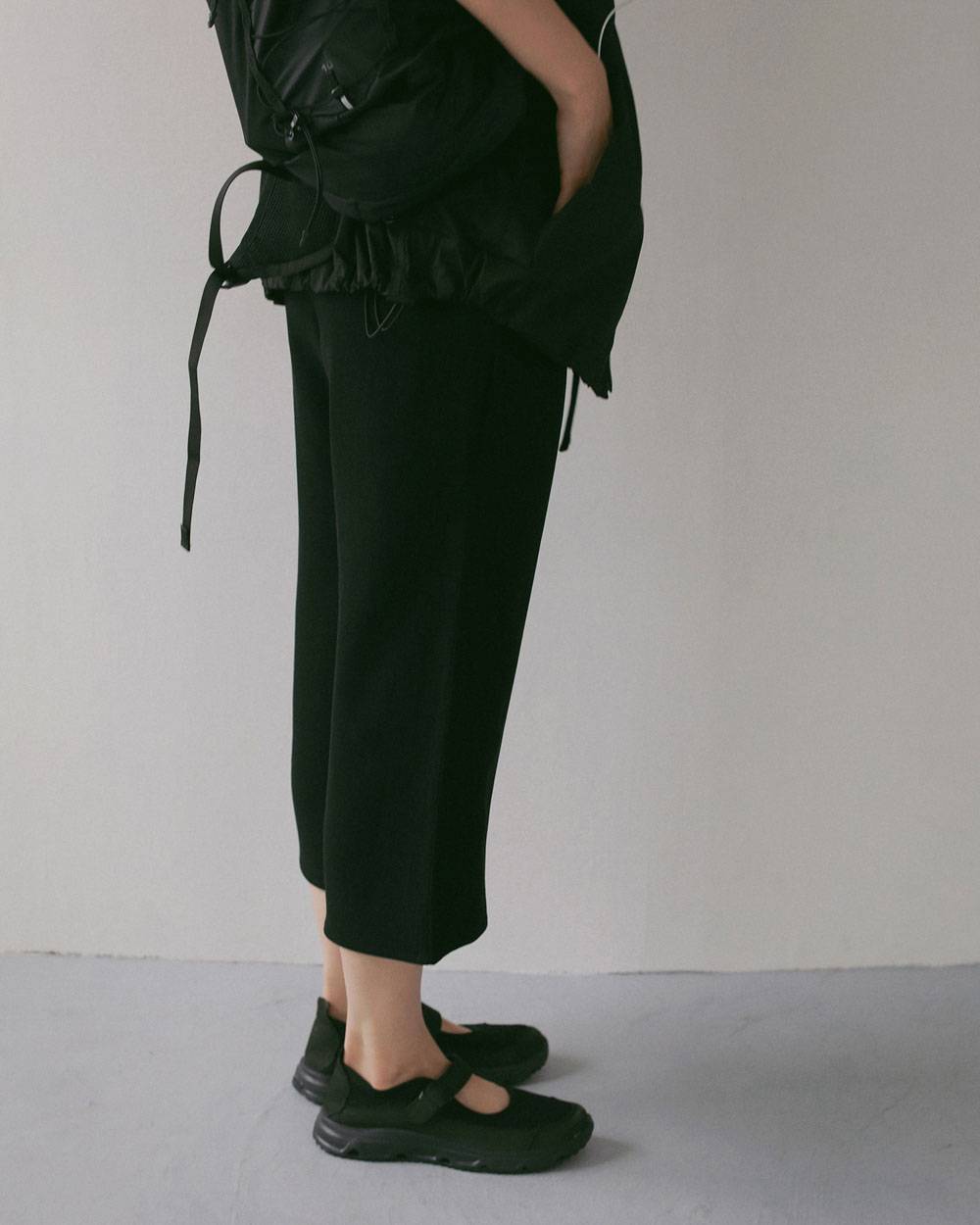Back Satin Capripants Back Satin Capripants(バック サテン カプリパンツ)です。62710718,ボトム,パンツ,ànuke,アンヌーク,lifes,ライフズ,27ss